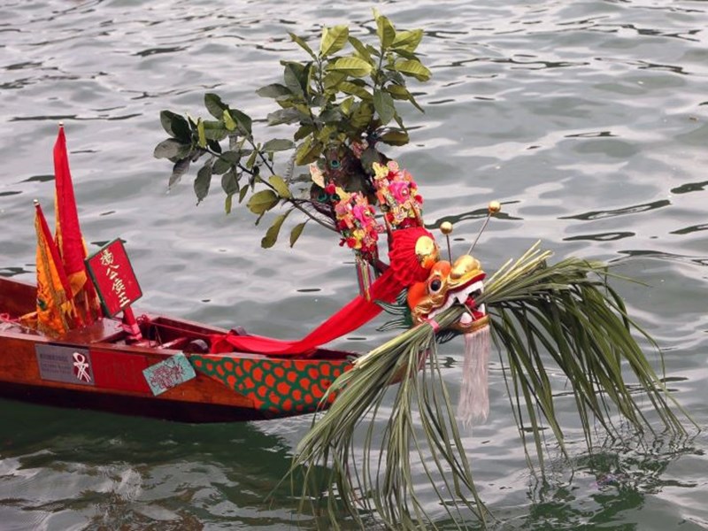 Celebrando el Festival del Barco Dragón